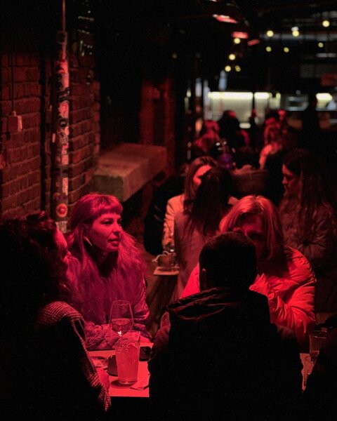 Expirat Halele Carol angajeaza ajutor barman si debarasator