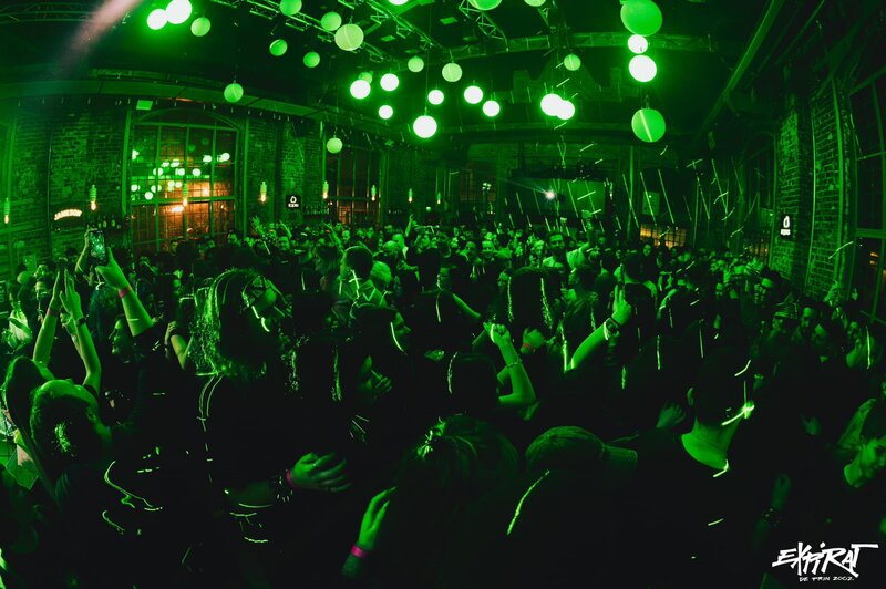 Expirat Halele Carol angajeaza ajutor barman si debarasator