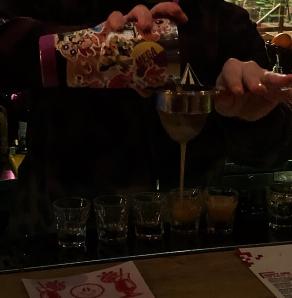 Expirat Halele Carol angajeaza ajutor barman si debarasator