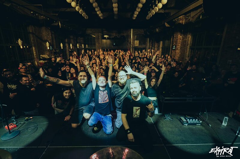 Expirat Halele Carol angajeaza ajutor barman si debarasator